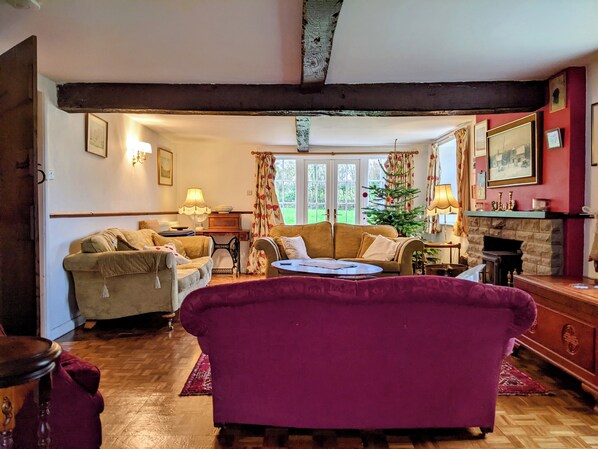 Smart TV, fireplace, DVD player, books