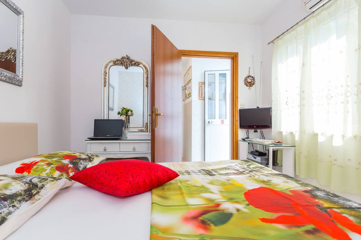 Estudio | Decoración personalizada, muebles diferentes y escritorio