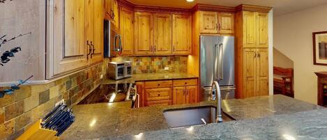Fridge, oven, stovetop, coffee/tea maker
