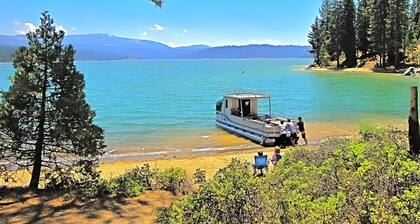 Dog-friendly chalet w/ shared pool, hot tub, gas fireplace - close to lake