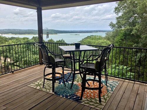 Lake View Oasis- Sunset Lake Views, Large covered deck, fireplace, & gas firepit