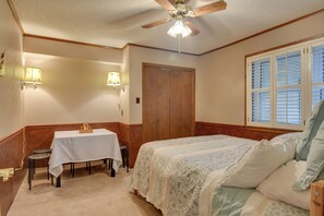 2 Schlafzimmer, Schreibtisch, Bügeleisen/Bügelbrett, Internetzugang