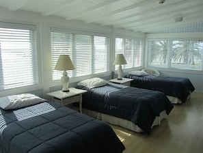5 bedrooms, WiFi, bed sheets