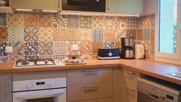 Réfrigérateur, micro-ondes, four, lave-vaisselle