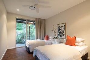 4 bedrooms, iron/ironing board, free WiFi, bed sheets - Luxurious retreat in Pullenvale (Pullenvale)