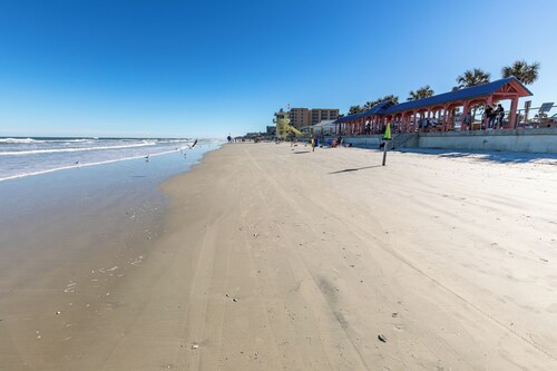 Beautifully Updated Triplex Short Walk to Beach and Perfect for Large Groups