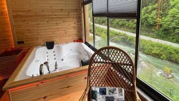 2 bedrooms, premium bedding, Select Comfort beds, individually decorated