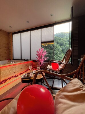蜜月双人房, 河景 | 2 多间卧室、高档床上用品、Select Comfort 床、特色装修