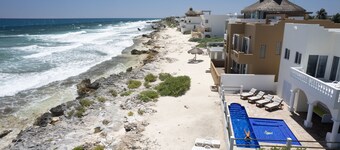  Ocean front villa located on the beach