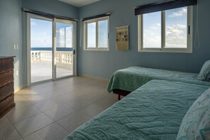 3 habitaciones, tabla de planchar con plancha, wifi y ropa de cama