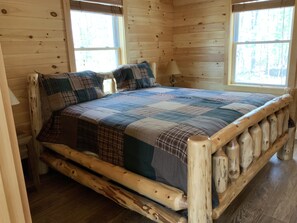 Room - Maine’s Great Getaway!!!! (Aurora)