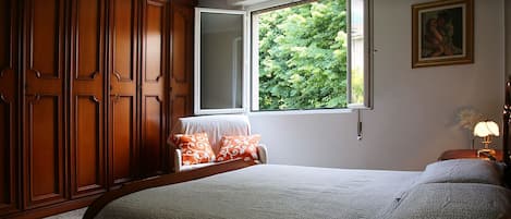 2 Schlafzimmer, schallisolierte Zimmer, BĂŒgeleisen/BĂŒgelbrett, WLAN