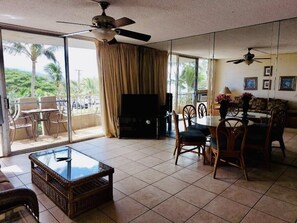 Fernseher, DVD-Player, Stereoanlage