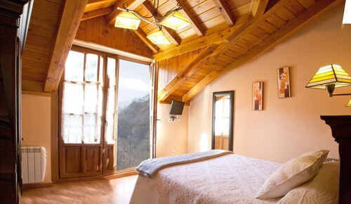 Valdecarzana Apartments. Braña San Lorenzo Senda del Oso, 3 km from San Martín
