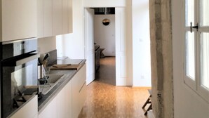 Kaffetrakter/tekoker, kjøleskap, mikrobølgeovn og ovn
