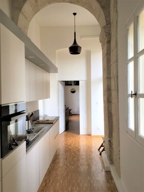 Fridge, microwave, oven, stovetop - Clos des Arts Hanging (Avignon)