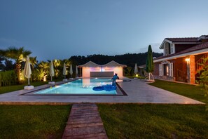 Alberca al aire libre por temporada