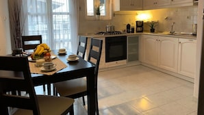 Ven Luxury Apartment | Private kitchen | Espresso maker, coffee/tea maker, full-size fridge, shared microwave