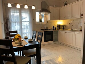 Private kitchen - Ven Luxury Apartment Zakynthos (Zakynthos)