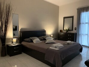 Premium bedding, in-room safe, blackout curtains, soundproofing - Ven Luxury Apartment Zakynthos (Zakynthos)