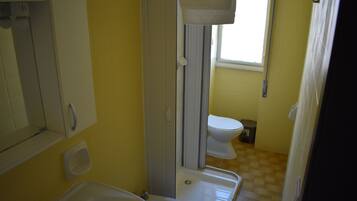 Doccia, asciugacapelli, bidet, sapone