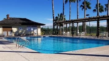 Opvarmet pool
