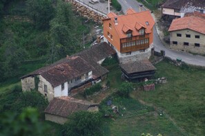 Exterior - Valdecarzana Apartments. Braña La Viciella Senda del Oso, 3 km from San Martin. (Teverga)