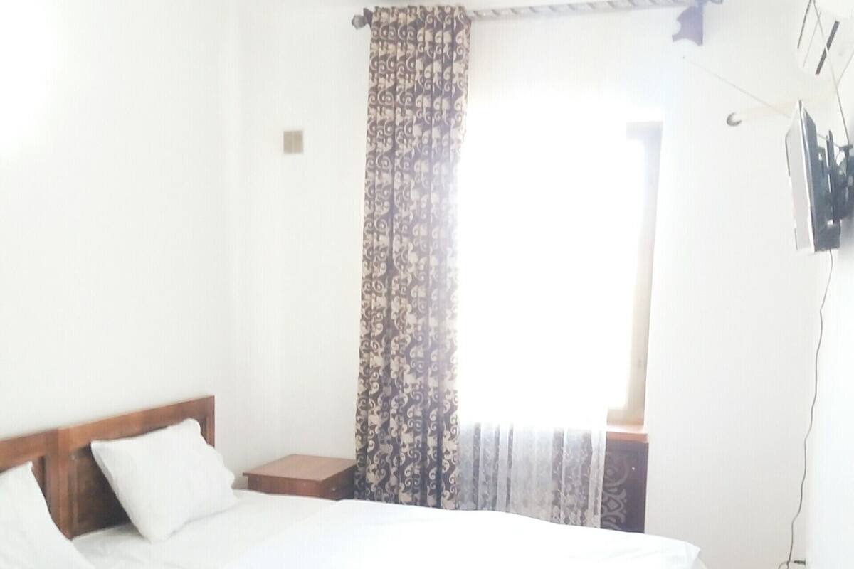 Comfort Double Room (Small) | In-room safe, soundproofing, WiFi (free)