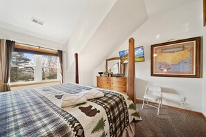 4 bedrooms, iron/ironing board, free WiFi, bed sheets