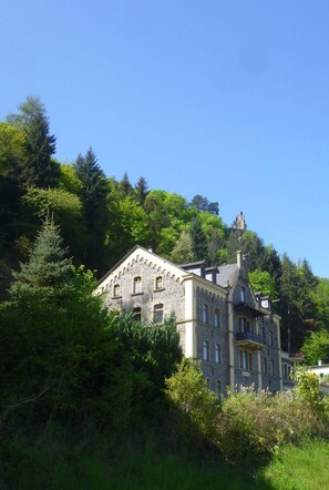 المنشأة من الخارج