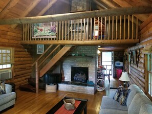 Televisión, chimenea