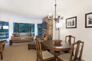 TV, fireplace, offices