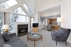 TV, peis og kontorer