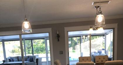 MODERN/HEATED SALTWATER POOL/CLOSE TO BEACH/PET FRIENDLY/FENCED YARD