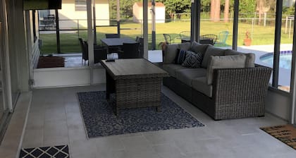 MODERN/HEATED SALTWATER POOL/CLOSE TO BEACH/PET FRIENDLY/FENCED YARD