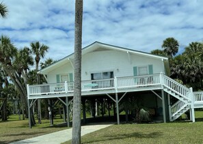 Exterior - SPECTACULAR BEACH/OCEANVIEWS!!! PRIME LOCATION ON PALMETTO BLVD (Edisto Island)