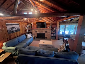 Smart TV, fireplace, DVD player, books