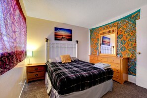 6 bedrooms, iron/ironing board, WiFi, bed sheets