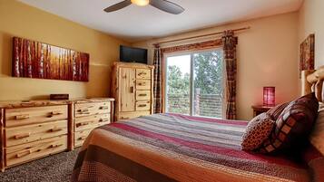 4 bedrooms, iron/ironing board, travel crib, free WiFi