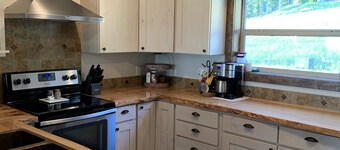 Lake House at Georgetown - just steps from the marina & easy winter access