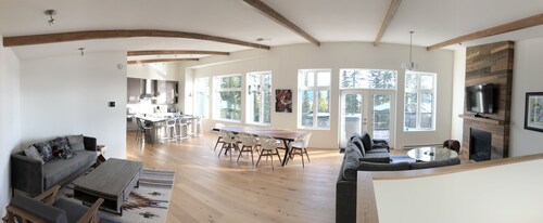 New built, modern ski-in/ski-out home with great views of Columbia River Valley