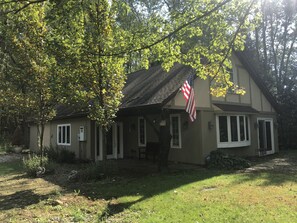 Exterior - Cottage home on its own private lake (La Porte)