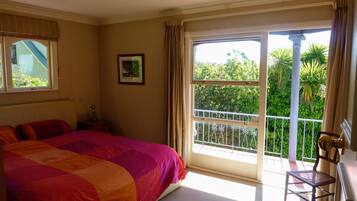 3 makuuhuonetta, työpöytä, silitysrauta/-lauta, ilmainen Wi-Fi