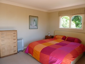3 bedrooms, desk, iron/ironing board, free WiFi - Views, Sun, Outdoor Living & Walk to the Beach! (Moana)