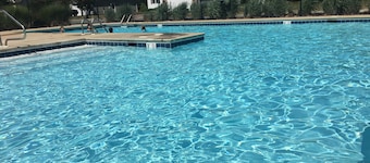 King En Suite, Pool, Beach, 5 BR, 4 Bath,Free Parking, Game Rm, Sleep 13