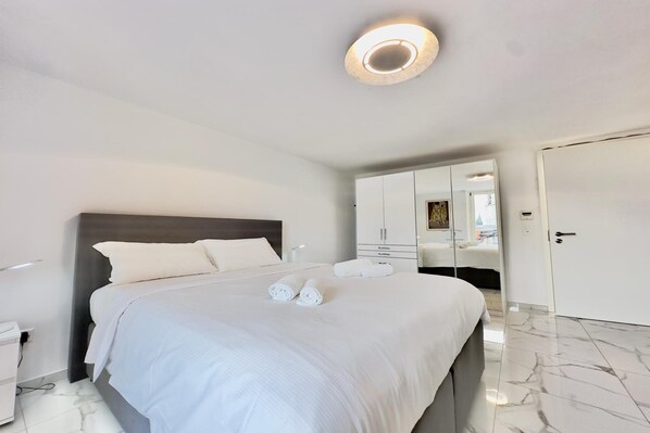 2 bedrooms, free WiFi, bed sheets - Yellow view apartment, Ronco sopra Ascona, Switzerland (Ronco sopra Ascona)