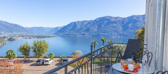 Yellow view apartment, Ronco sopra Ascona, Switzerland