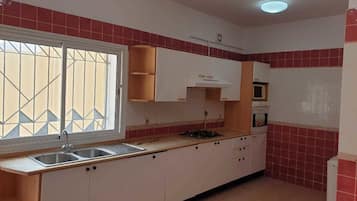 Appartamento, 3 camere da letto | Cucina privata | Frigorifero con congelatore, microonde, forno, piano cottura