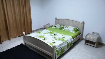 Apartment, 3 Bedrooms | Blackout curtains, iron/ironing board, bed sheets