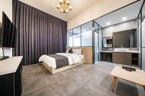 Deluxe Room | Peralatan tempat tidur premium, langsir/tirai gelap terus, kalis bunyi 